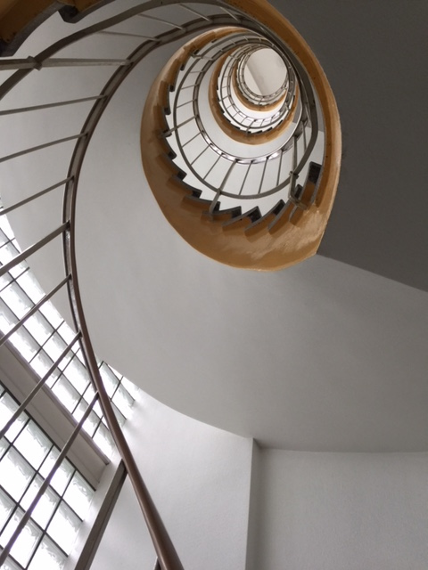 Treppe in einer Immobilie die zum Verkauf steht